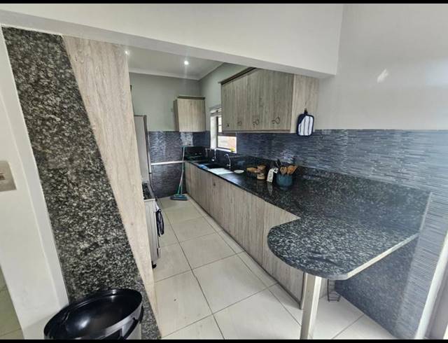 4 BEDROOM HOUSE FOR SALE IN ASTON BAY